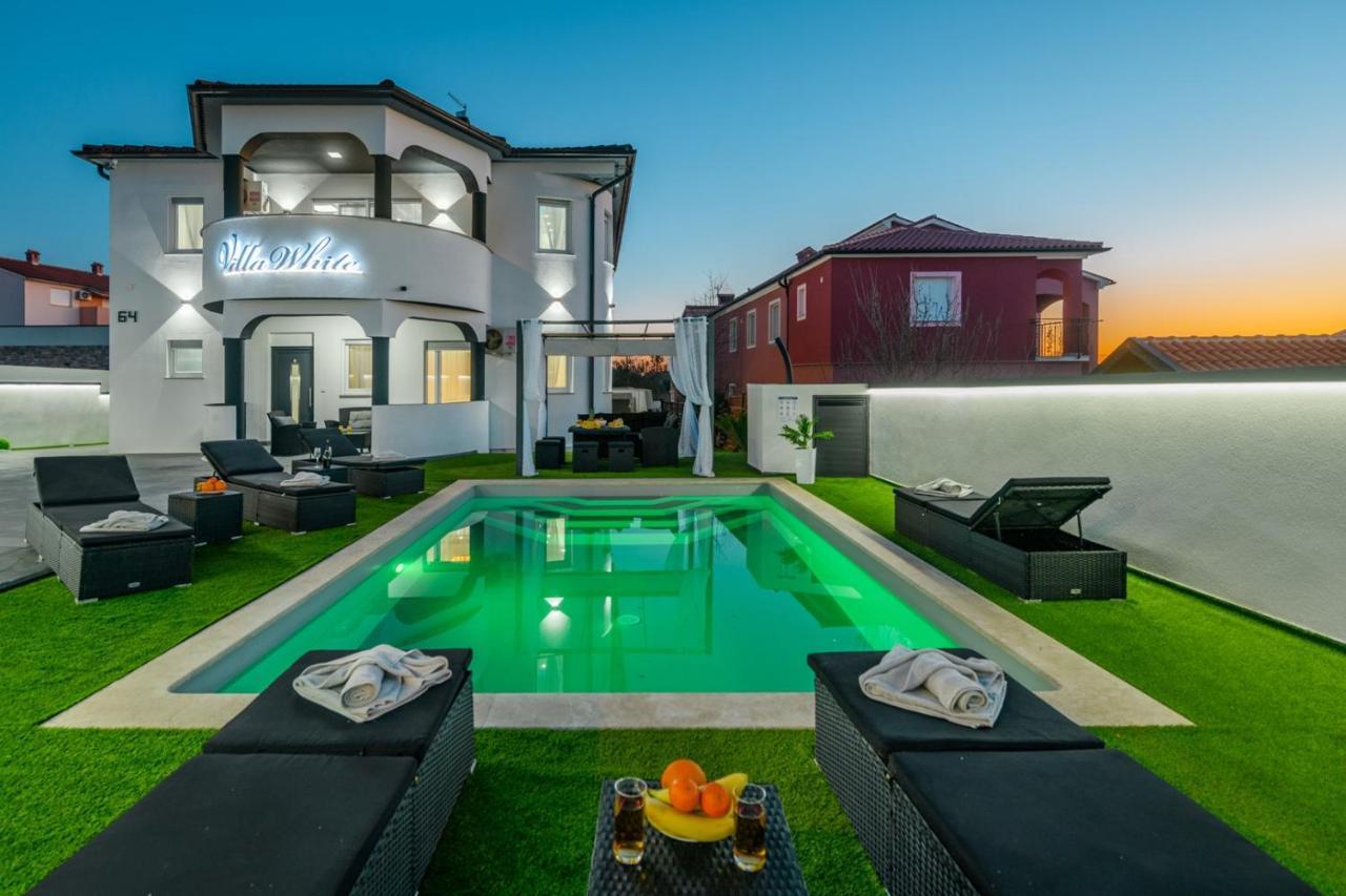 Complex Villa White พูลา ภายนอก รูปภาพ