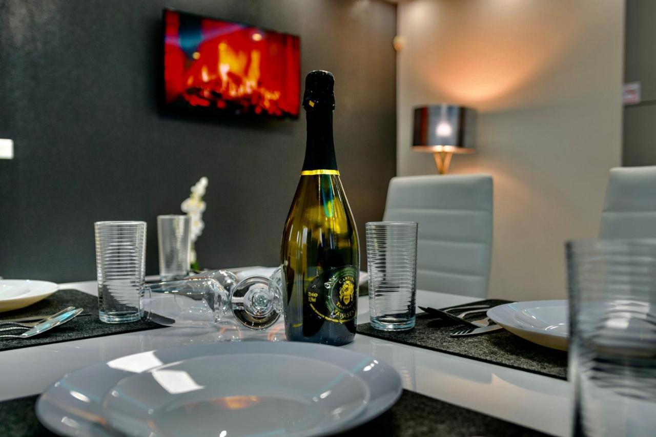 Complex Villa White พูลา ภายนอก รูปภาพ