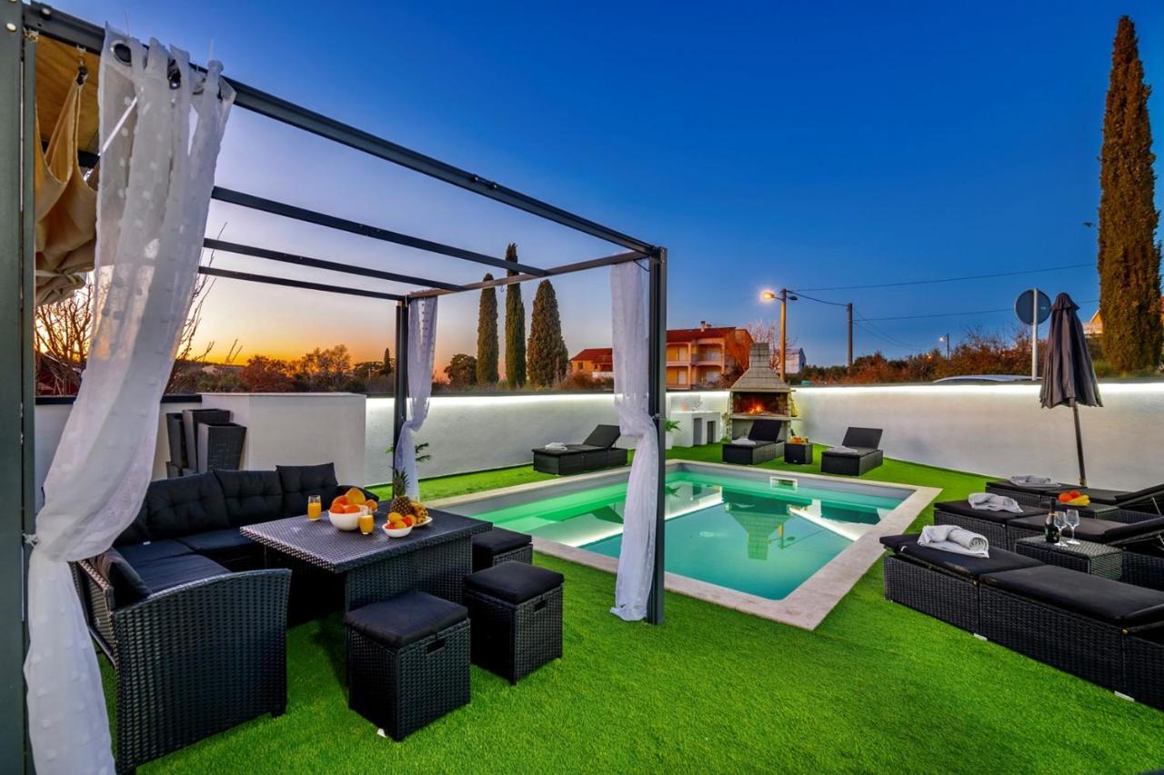 Complex Villa White พูลา ภายนอก รูปภาพ