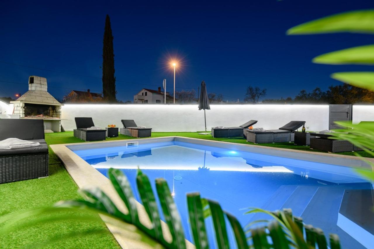 Complex Villa White พูลา ภายนอก รูปภาพ