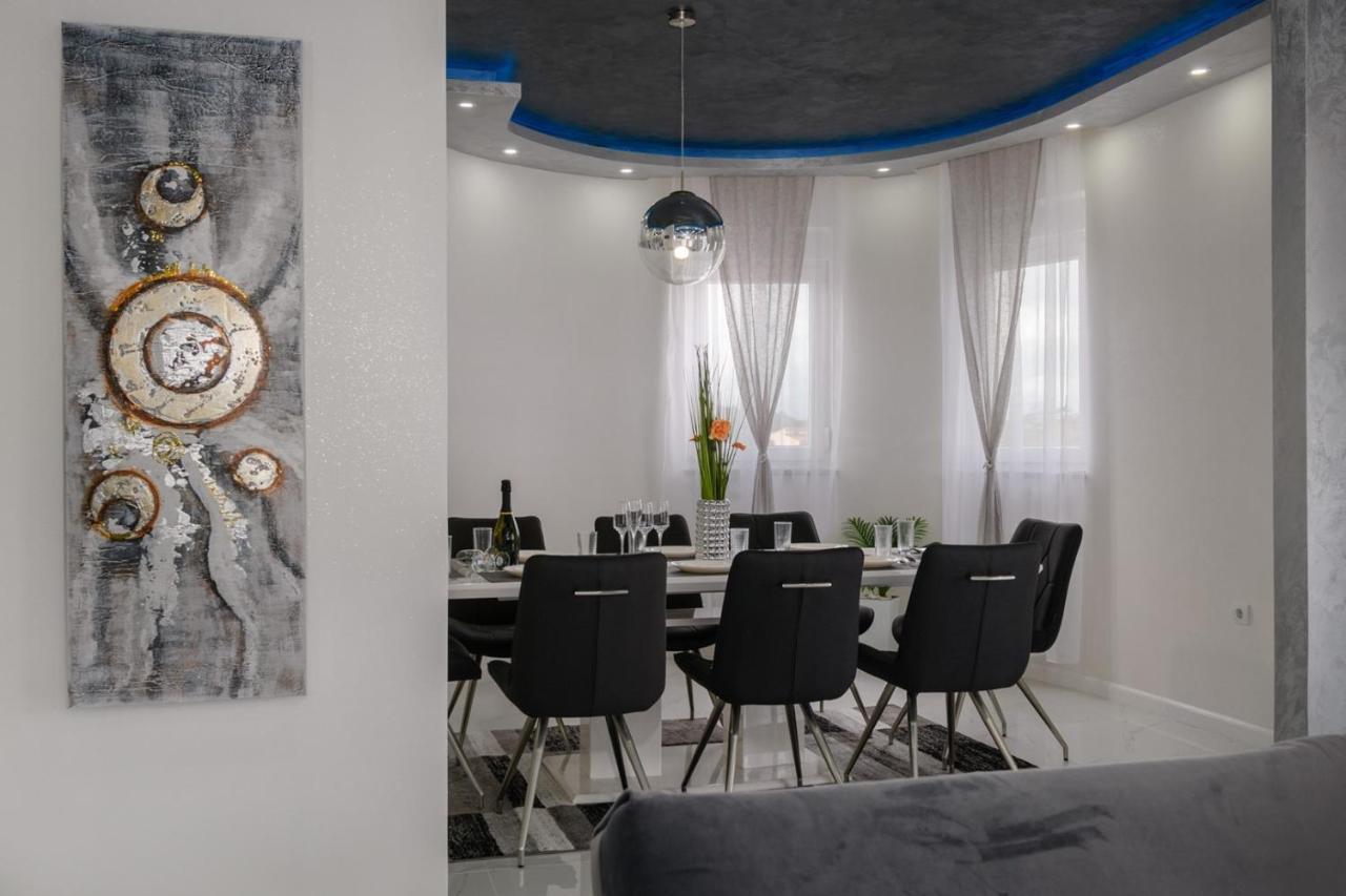 Complex Villa White พูลา ภายนอก รูปภาพ