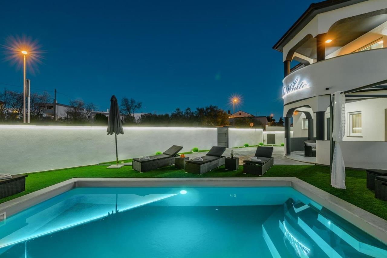 Complex Villa White พูลา ภายนอก รูปภาพ
