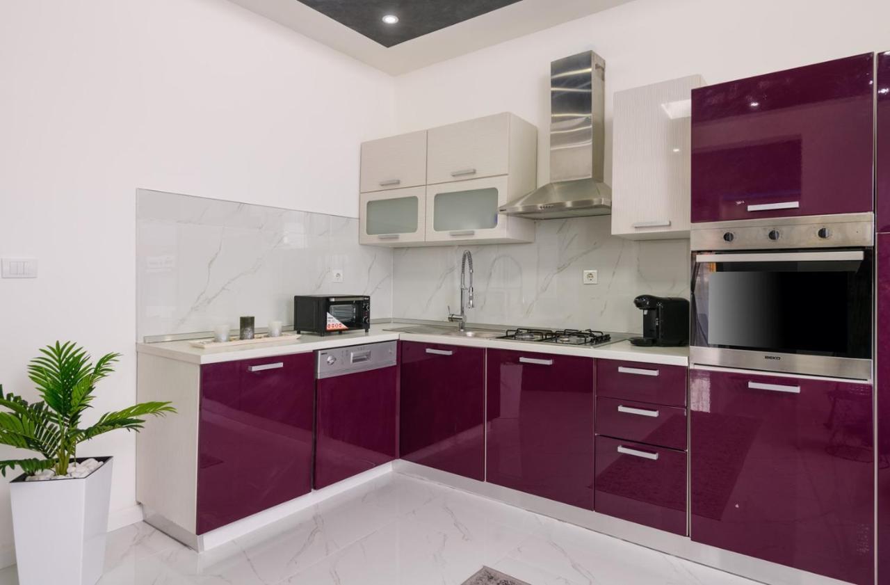 Complex Villa White พูลา ภายนอก รูปภาพ