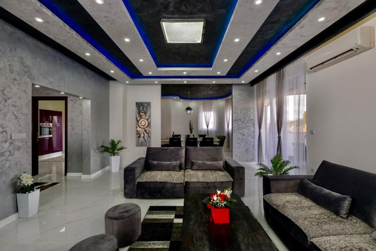 Complex Villa White พูลา ภายนอก รูปภาพ